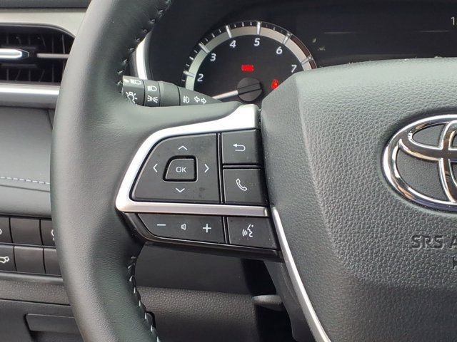 Used 2024 Toyota Highlander XLE AWD/4WD image 18