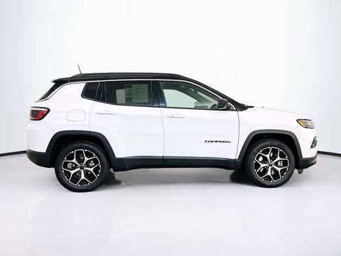 Used 2025 Jeep Compass Limited image 10