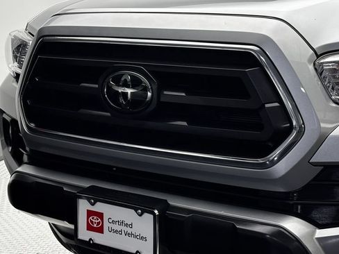 Used 2023 Toyota Tacoma SR5 AWD/4WD image 2