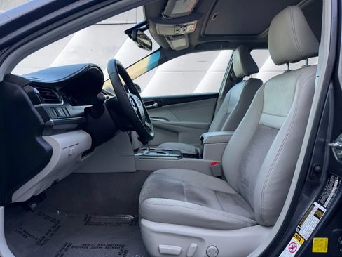Used 2014 Toyota Camry XLE w/ Leather Package FWD image 9