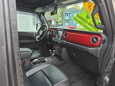 Used 2018 Jeep Wrangler Unlimited Rubicon w/ Dual Top Group AWD/4WD image 14