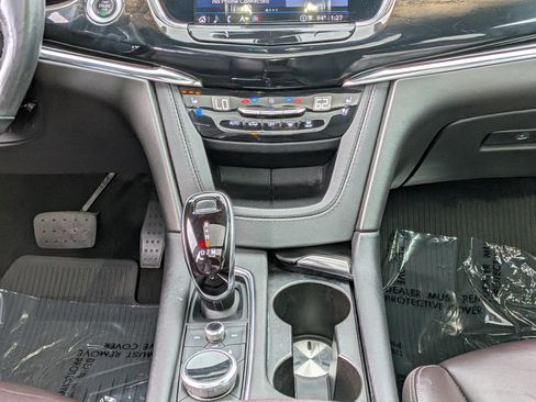 Used 2022 Cadillac XT6 Premium Luxury w/ Technology Package FWD image 22