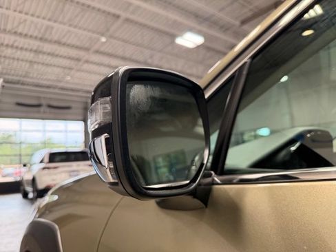Used 2025 Subaru Outback Premium AWD/4WD image 12