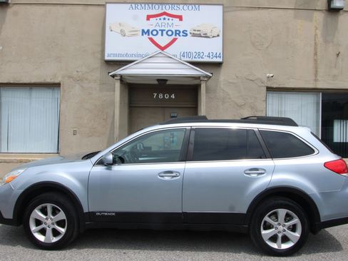 Used 2014 Subaru Outback 2.5i Premium w/ Moonroof Package AWD/4WD image 5