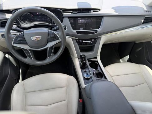 Used 2020 Cadillac XT5 Premium Luxury FWD image 16
