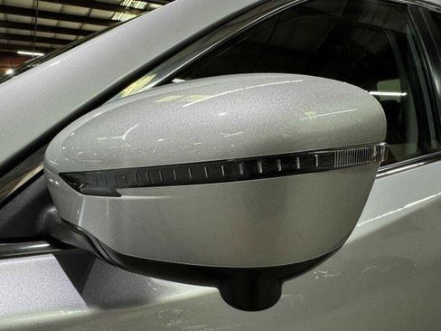 Used 2016 Nissan Rogue SL w/ SL Premium Package FWD image 12