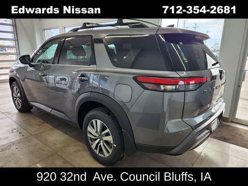 New 2026 Nissan Pathfinder SL image 5