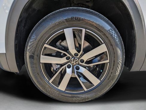 Used 2021 Volkswagen Atlas SE image 41