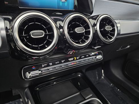 Used 2020 Mercedes-Benz GLB 250 GLB 250 image 47