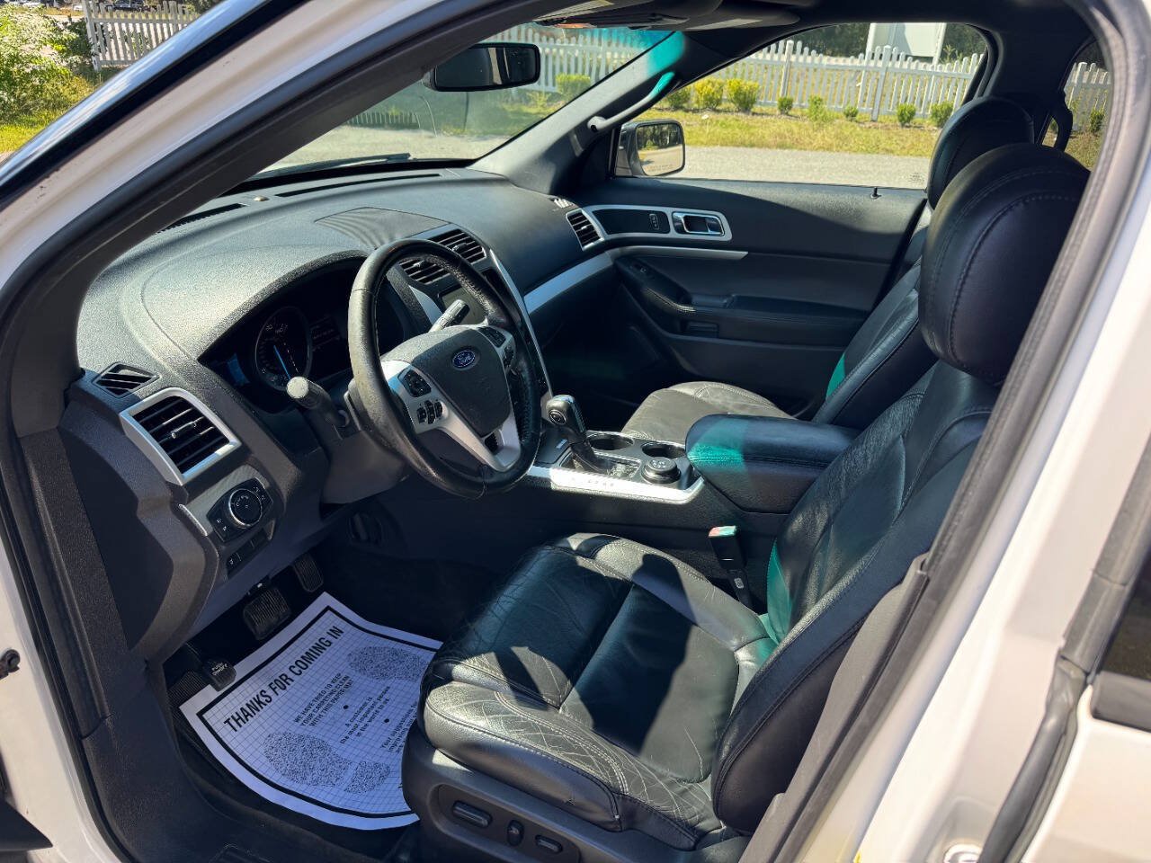 Used 2014 Ford Explorer XLT w/ Equipment Group 202A AWD/4WD image 9