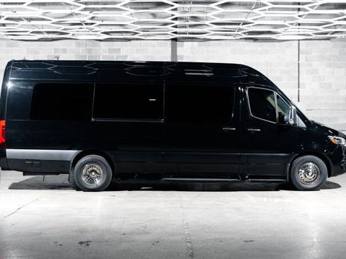 Used 2021 Mercedes-Benz Sprinter 3500 image 2