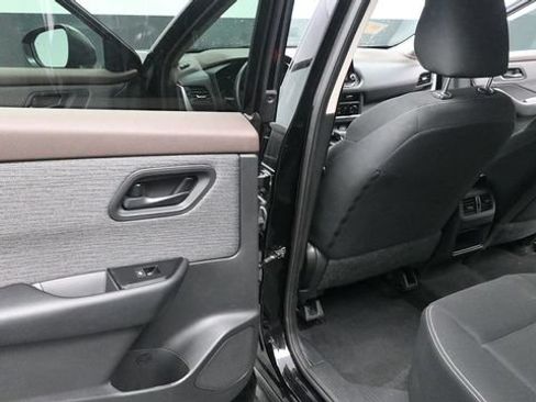 Used 2023 Nissan Rogue S AWD/4WD image 19