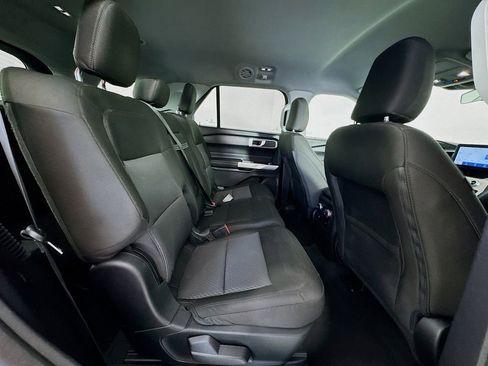 Used 2022 Ford Explorer XLT image 32