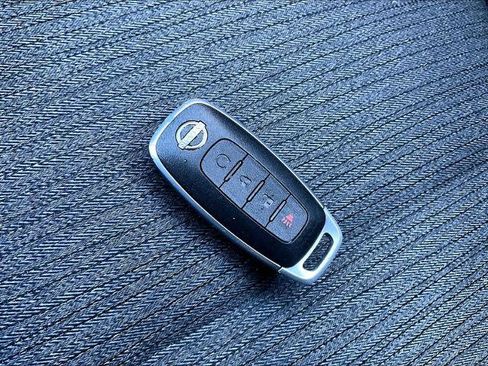 Certified 2023 Nissan Rogue SV image 29