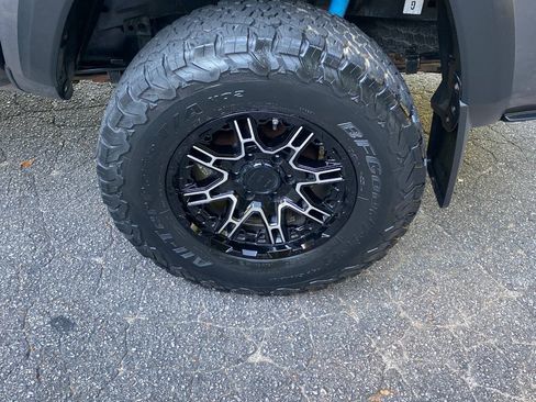 Used 2020 Toyota Tacoma TRD Off-Road w/ Technology Package AWD/4WD image 6