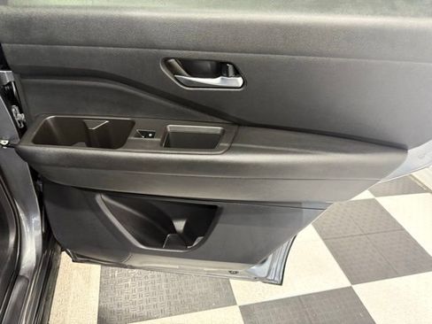 Used 2022 Nissan Pathfinder SV image 25