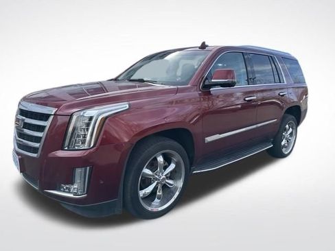 Used 2017 Cadillac Escalade Luxury image 2
