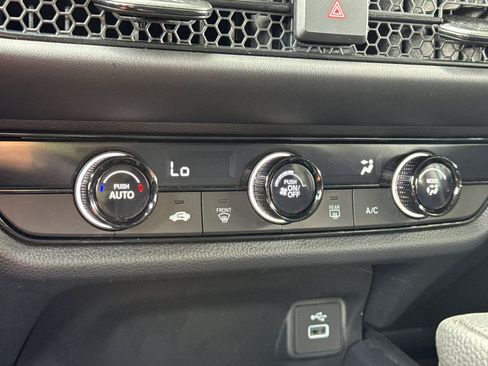 Used 2025 Honda HR-V LX image 17