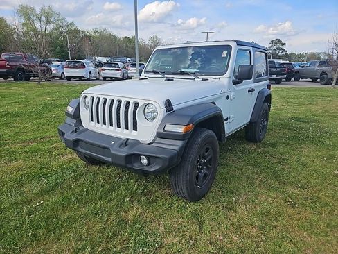 Used 2023 Jeep Wrangler Sport image 3