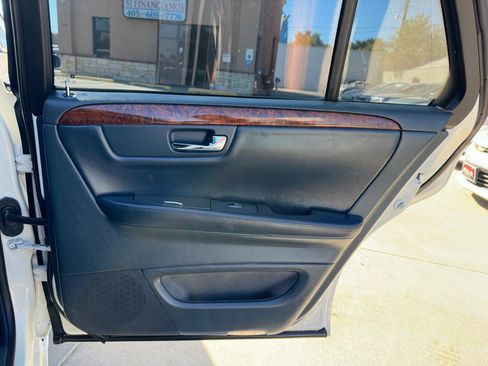 Used 2009 Cadillac DTS Limousine FWD image 36