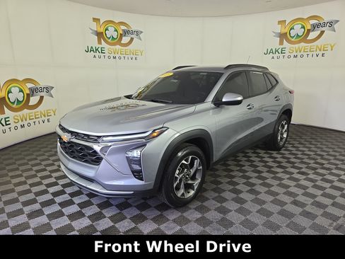 Certified 2025 Chevrolet Trax LT w/ LT Convenience Package FWD image 3