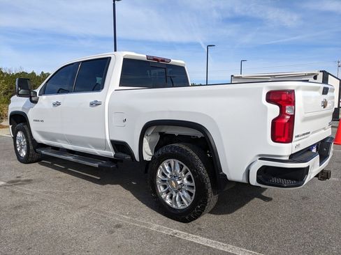 Used 2022 Chevrolet Silverado 2500 High Country w/ Safety Package II image 22