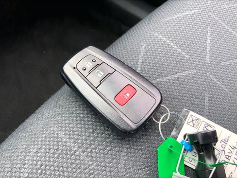 Used 2025 Toyota RAV4 XLE AWD/4WD image 14