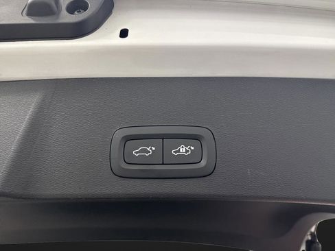 Used 2024 Volvo XC40 B5 Plus w/ Climate Package image 16