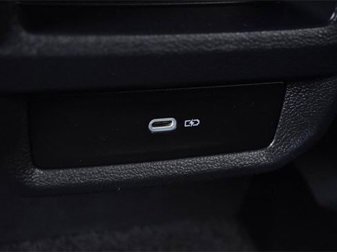 Used 2023 Volkswagen Taos SE w/ Panoramic Sunroof Package image 24