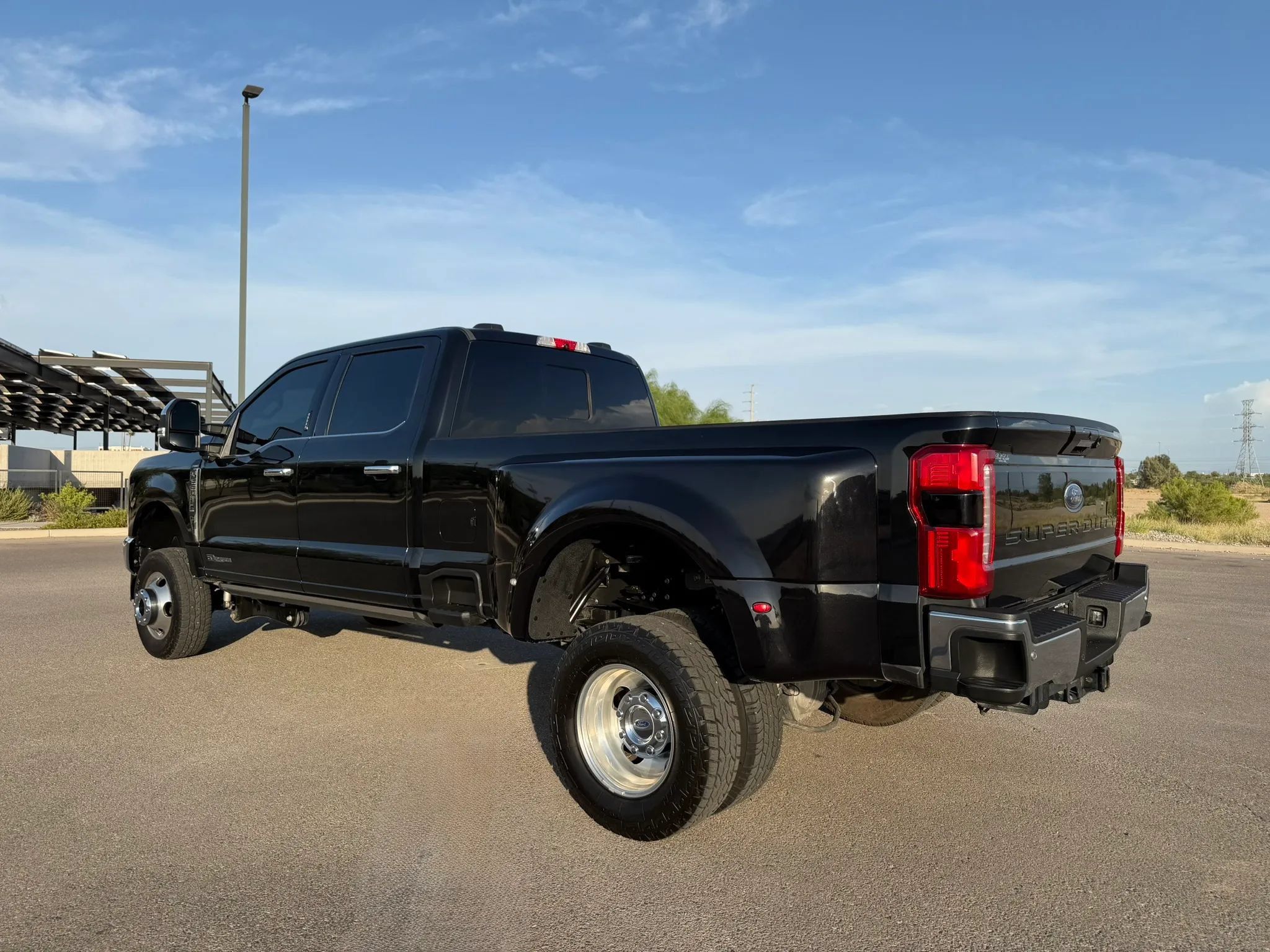 Used 2023 Ford F350 Lariat w/ Lariat Ultimate Package AWD/4WD image 9