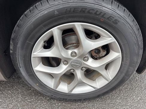Used 2018 Chrysler Pacifica Touring Plus w/ Tire & Wheel Group FWD image 16