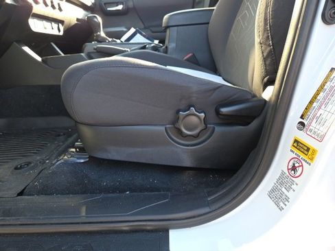 Used 2016 Toyota Tacoma 4x4 Double Cab image 7