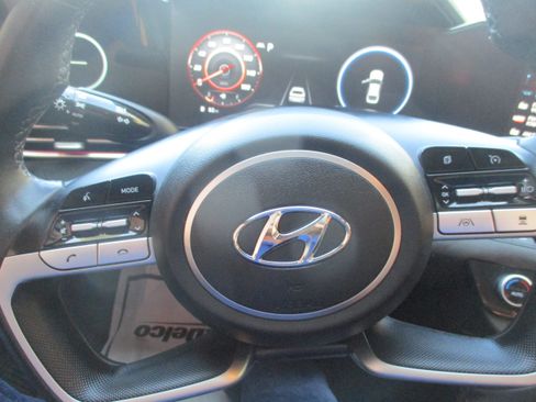 Used 2022 Hyundai Elantra Limited w/ Preferred Accessory Package FWD image 21