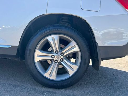 Used 2012 Toyota Highlander Limited w/ Tow Pkg AWD/4WD image 13