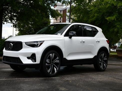 New 2025 Volvo XC40 B5 Plus w/ Protection Package Premier image 3