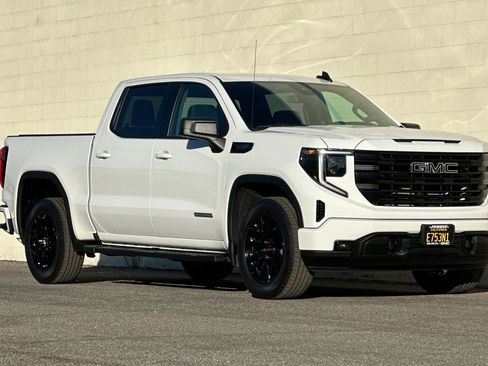Certified 2022 GMC Sierra 1500 Elevation w/ LPO, Elevation Black Package image 2