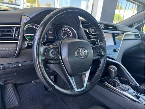Used 2018 Toyota Camry SE FWD image 23