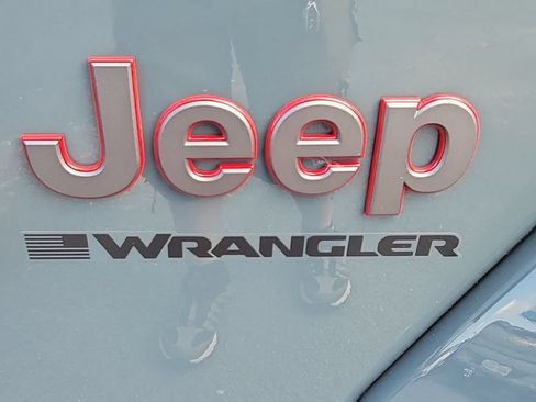Used 2025 Jeep Wrangler Unlimited Rubicon AWD/4WD image 32