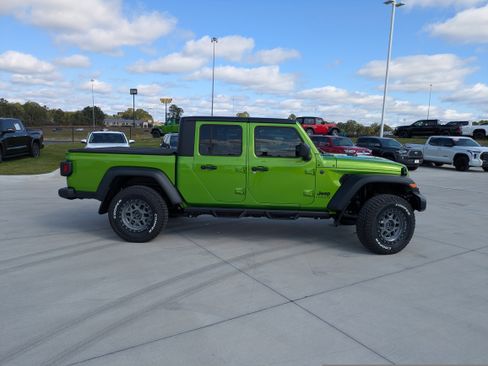 New 2025 Jeep Gladiator Sport image 9