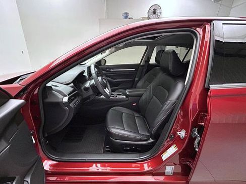 Certified 2024 Nissan Altima 2.5 SR w/ SR Premium Package AWD/4WD image 10