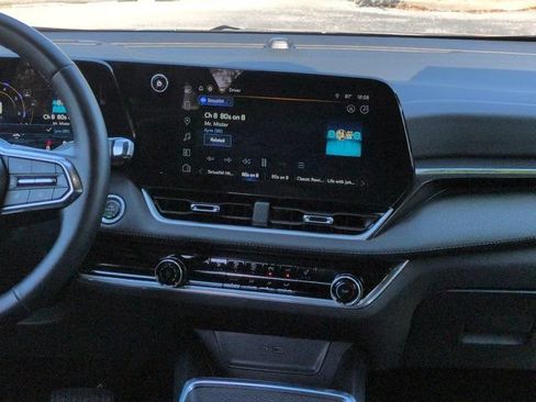 Used 2025 Chevrolet Equinox LT FWD image 17