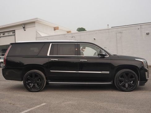 Used 2020 Cadillac Escalade ESV Luxury AWD/4WD image 22