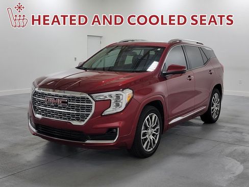 Used 2023 GMC Terrain Denali w/ Denali Premium Package AWD/4WD image 4