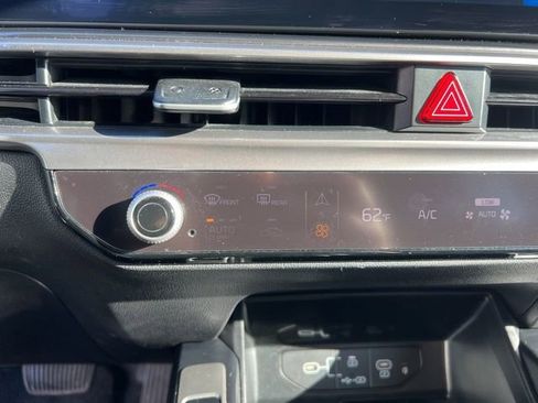 Used 2024 Kia Sorento S image 23