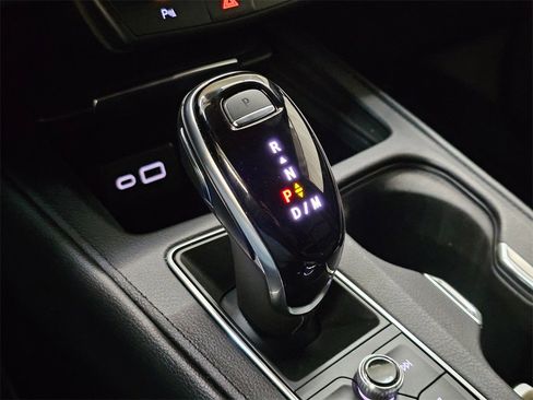 Used 2020 Cadillac XT4 Premium Luxury image 32