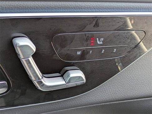 Used 2024 Mercedes-Benz GLC 300 4MATIC image 24