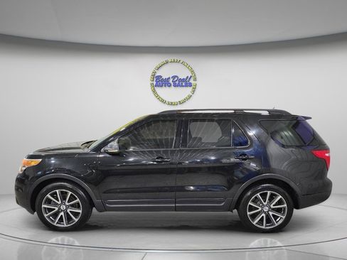Used 2015 Ford Explorer XLT w/ Equipment Group 202B FWD image 3