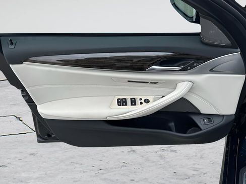 Used 2023 BMW 540i w/ Executive Package image 16