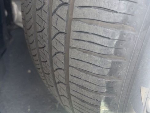 Used 2022 Ford Explorer XLT w/ Equipment Group 202A image 3