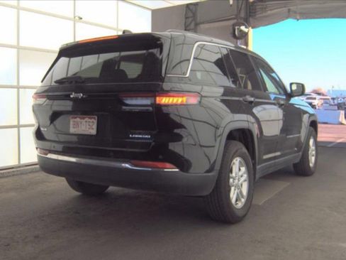 Used 2024 Jeep Grand Cherokee Laredo AWD/4WD image 3